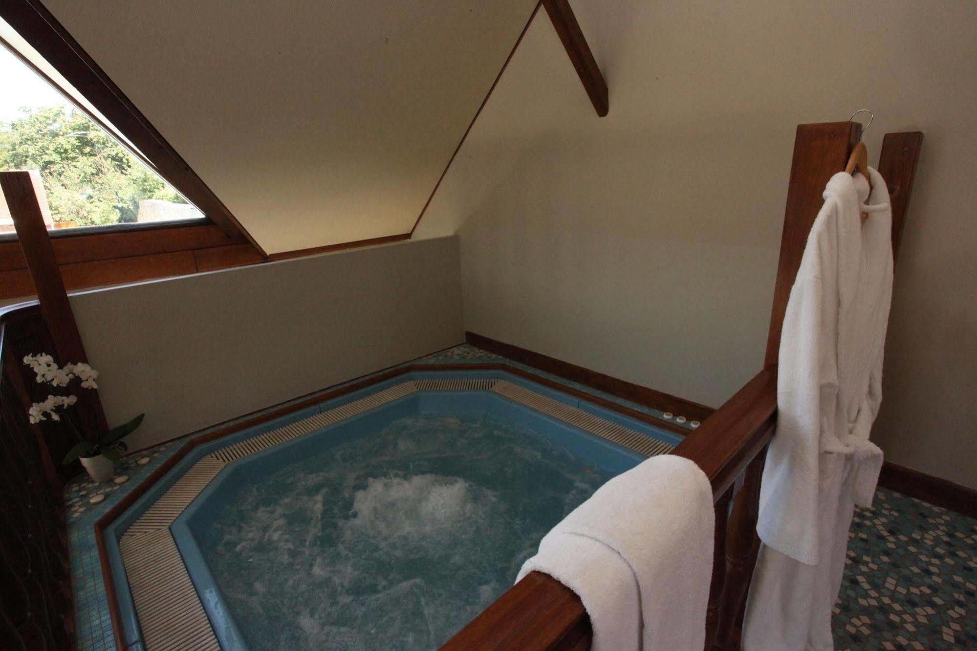 Saint Graal Bed & Breakfast Chamant Luaran gambar